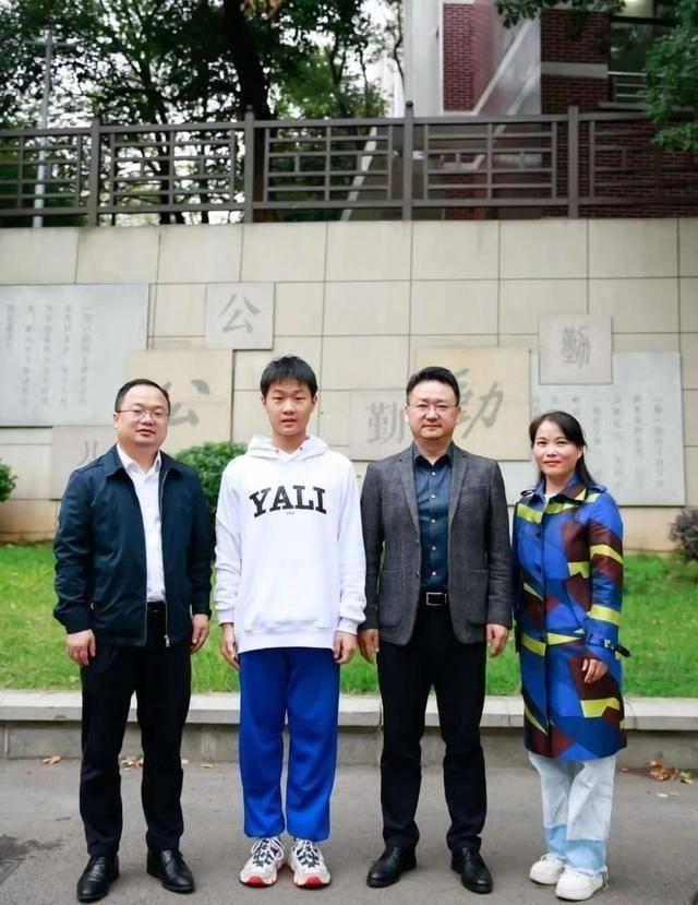 14岁初中生被清华录取将本硕博连读:进初中就学了微积分休闲区蓝鸢梦想 - Www.slyday.coM 14岁初中生被清华录取将本硕博连读:进初中就学了微积分休闲区蓝鸢梦想 - Www.slyday.coM