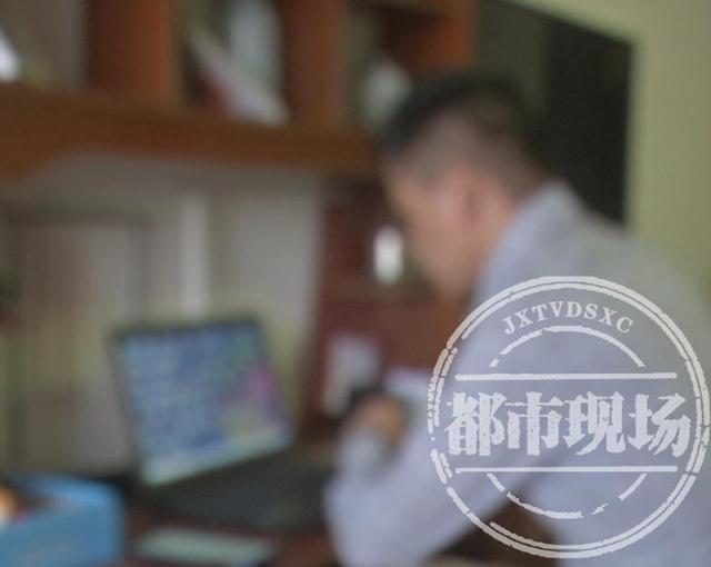 “别人都说我傻!”南昌一男子在陌陌打赏礼物30多万,被“辜负”了休闲区蓝鸢梦想 - Www.slyday.coM “别人都说我傻!”南昌一男子在陌陌打赏礼物30多万,被“辜负”了休闲区蓝鸢梦想 - Www.slyday.coM