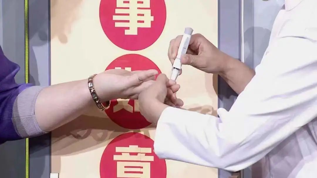 一根香蕉,有4大意想不到的好处,难怪运动员也爱吃!但3类人不宜多吃休闲区蓝鸢梦想 - Www.slyday.coM 一根香蕉,有4大意想不到的好处,难怪运动员也爱吃!但3类人不宜多吃休闲区蓝鸢梦想 - Www.slyday.coM