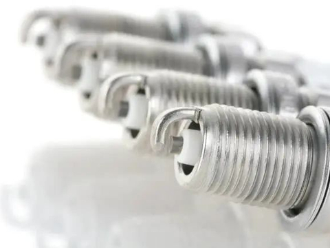 火花塞出现这3个问题，要及时更换！