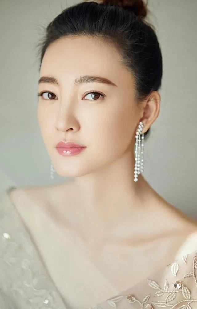 油性皮肤用晶世容颜祛斑贴会不会闷痘？