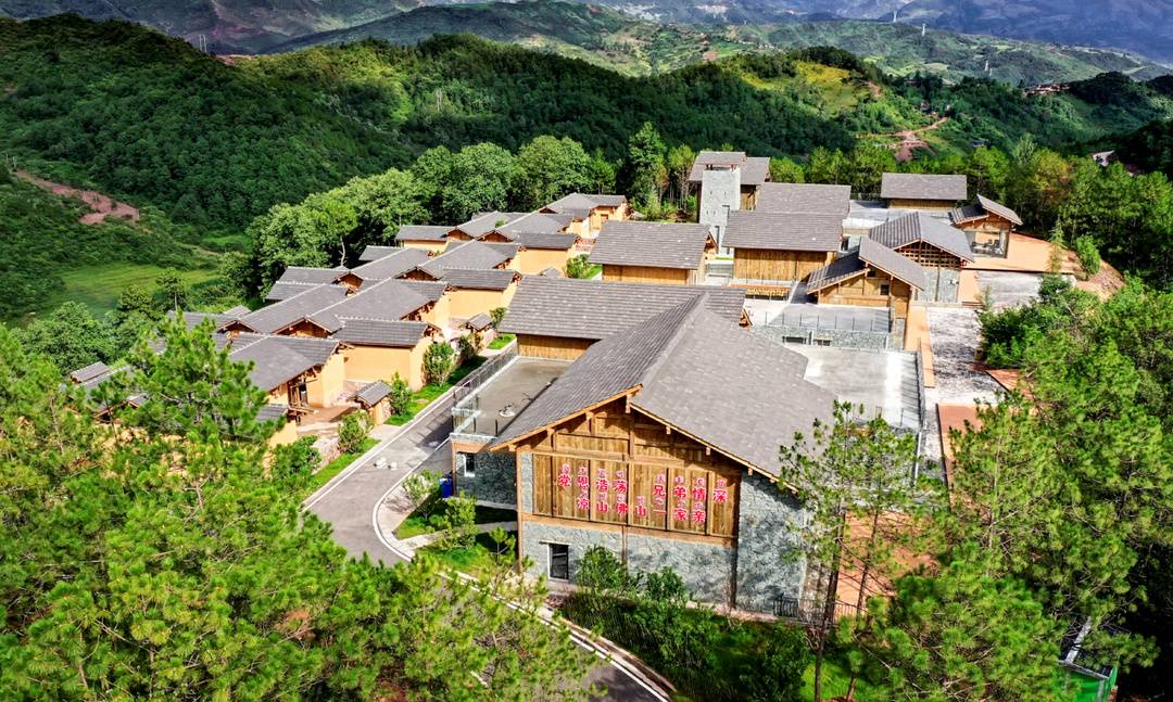 镜头下的大凉山:凉山州成立70周年县市风采——昭觉休闲区蓝鸢梦想 - Www.slyday.coM 镜头下的大凉山:凉山州成立70周年县市风采——昭觉休闲区蓝鸢梦想 - Www.slyday.coM