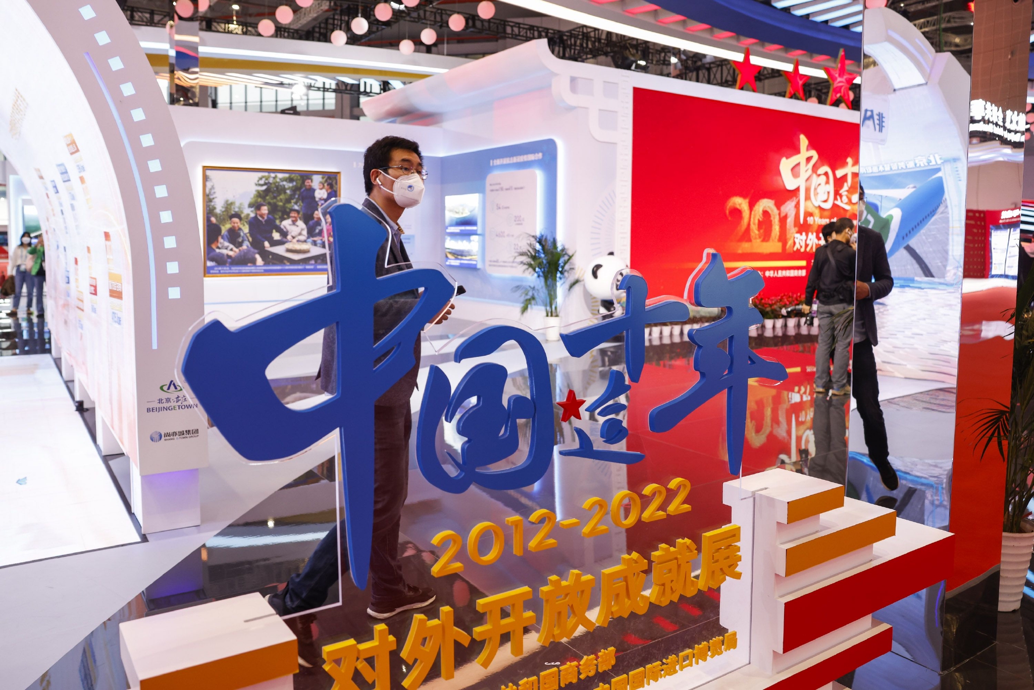 来看中国这十年!邀世界共享中国“像大海一样的市场”休闲区蓝鸢梦想 - Www.slyday.coM 来看中国这十年!邀世界共享中国“像大海一样的市场”休闲区蓝鸢梦想 - Www.slyday.coM