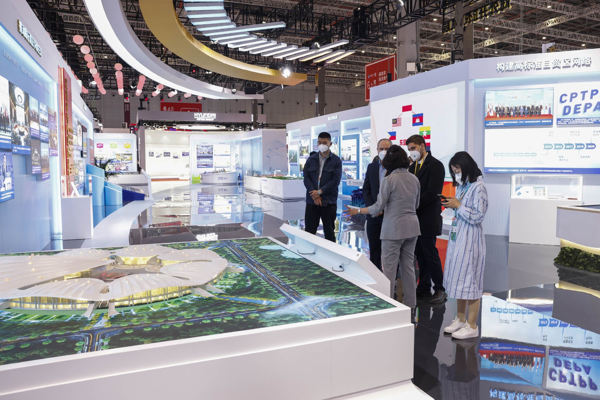 来看中国这十年!邀世界共享中国“像大海一样的市场”休闲区蓝鸢梦想 - Www.slyday.coM 来看中国这十年!邀世界共享中国“像大海一样的市场”休闲区蓝鸢梦想 - Www.slyday.coM