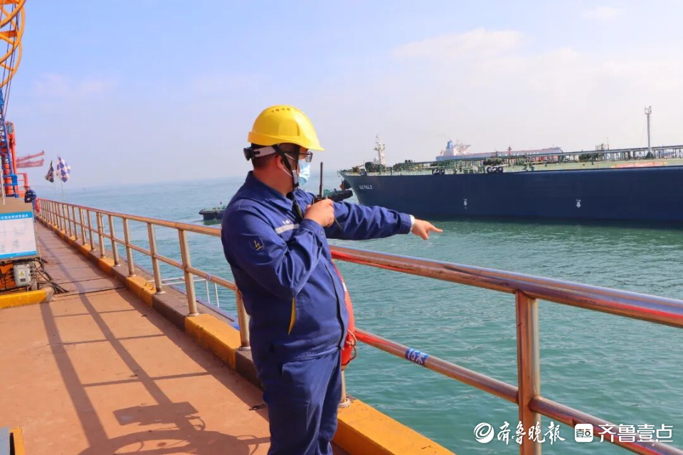 装了30万吨原油的船靠泊董家口港!打破吃水深度、载货量双纪录休闲区蓝鸢梦想 - Www.slyday.coM 装了30万吨原油的船靠泊董家口港!打破吃水深度、载货量双纪录休闲区蓝鸢梦想 - Www.slyday.coM