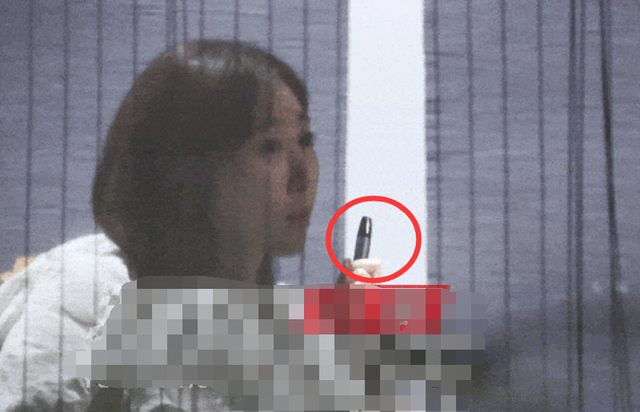 张继科带绯闻女友深夜聚餐!女方抽电子烟好熟练,与人热聊太豪迈(图4)