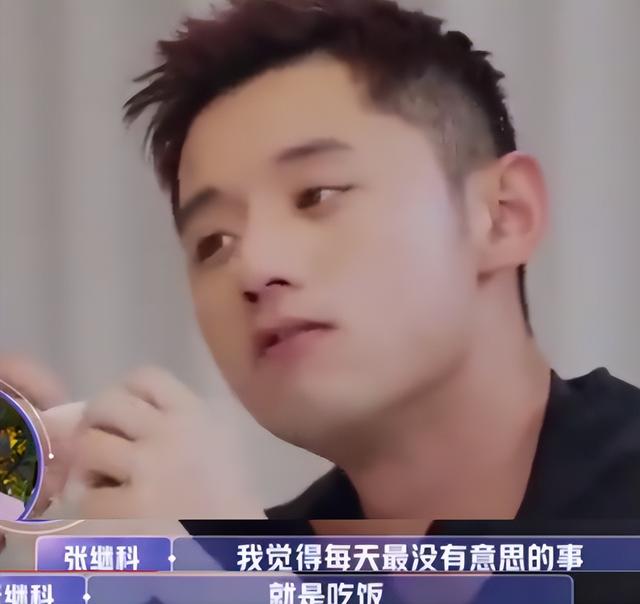 张继科带绯闻女友深夜聚餐!女方抽电子烟好熟练,与人热聊太豪迈(图7)