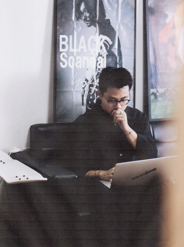 放弃年销千万的店铺后,他给男生做裙裤,还被明星收进衣柜休闲区蓝鸢梦想 - Www.slyday.coM 放弃年销千万的店铺后,他给男生做裙裤,还被明星收进衣柜休闲区蓝鸢梦想 - Www.slyday.coM