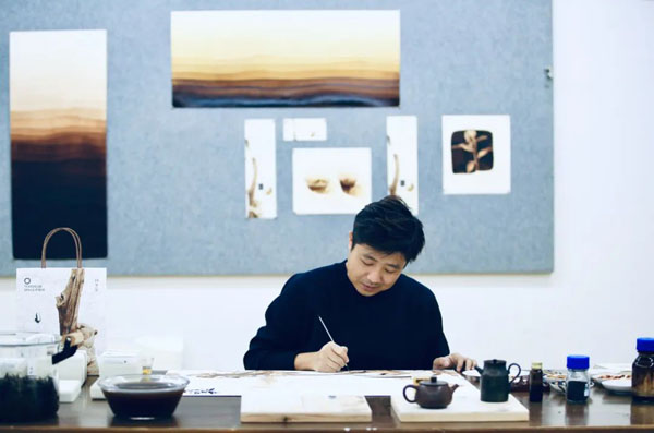 茶汤作画,会是什么样?黄浦江畔的这场艺术展为你揭秘休闲区蓝鸢梦想 - Www.slyday.coM 茶汤作画,会是什么样?黄浦江畔的这场艺术展为你揭秘休闲区蓝鸢梦想 - Www.slyday.coM