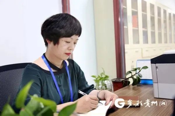 记者讲述:时间的礼物!今天记者节,一起了解他们笔尖镜头下的故事→休闲区蓝鸢梦想 - Www.slyday.coM 记者讲述:时间的礼物!今天记者节,一起了解他们笔尖镜头下的故事→休闲区蓝鸢梦想 - Www.slyday.coM