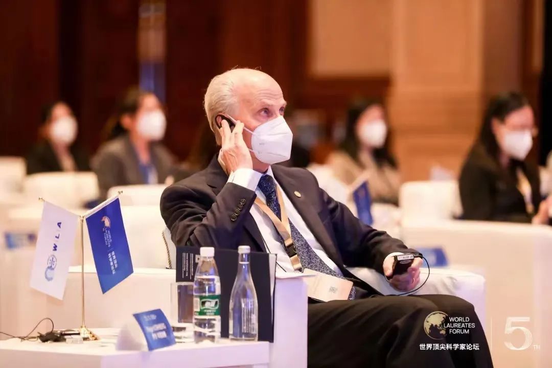 顶科邂逅进博:“开放”是共同主题,五年论坛让年轻人受益休闲区蓝鸢梦想 - Www.slyday.coM 顶科邂逅进博:“开放”是共同主题,五年论坛让年轻人受益休闲区蓝鸢梦想 - Www.slyday.coM