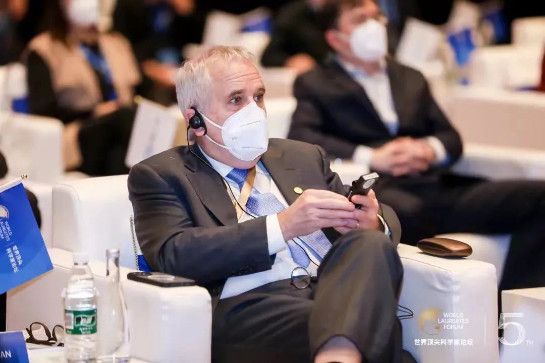 顶科邂逅进博:“开放”是共同主题,五年论坛让年轻人受益休闲区蓝鸢梦想 - Www.slyday.coM 顶科邂逅进博:“开放”是共同主题,五年论坛让年轻人受益休闲区蓝鸢梦想 - Www.slyday.coM