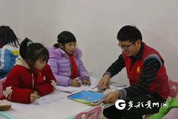 记者讲述:时间的礼物!今天记者节,一起了解他们笔尖镜头下的故事→休闲区蓝鸢梦想 - Www.slyday.coM 记者讲述:时间的礼物!今天记者节,一起了解他们笔尖镜头下的故事→休闲区蓝鸢梦想 - Www.slyday.coM