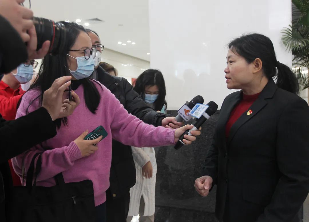 今天,媒体“打工人”真相刷屏…休闲区蓝鸢梦想 - Www.slyday.coM 今天,媒体“打工人”真相刷屏…休闲区蓝鸢梦想 - Www.slyday.coM