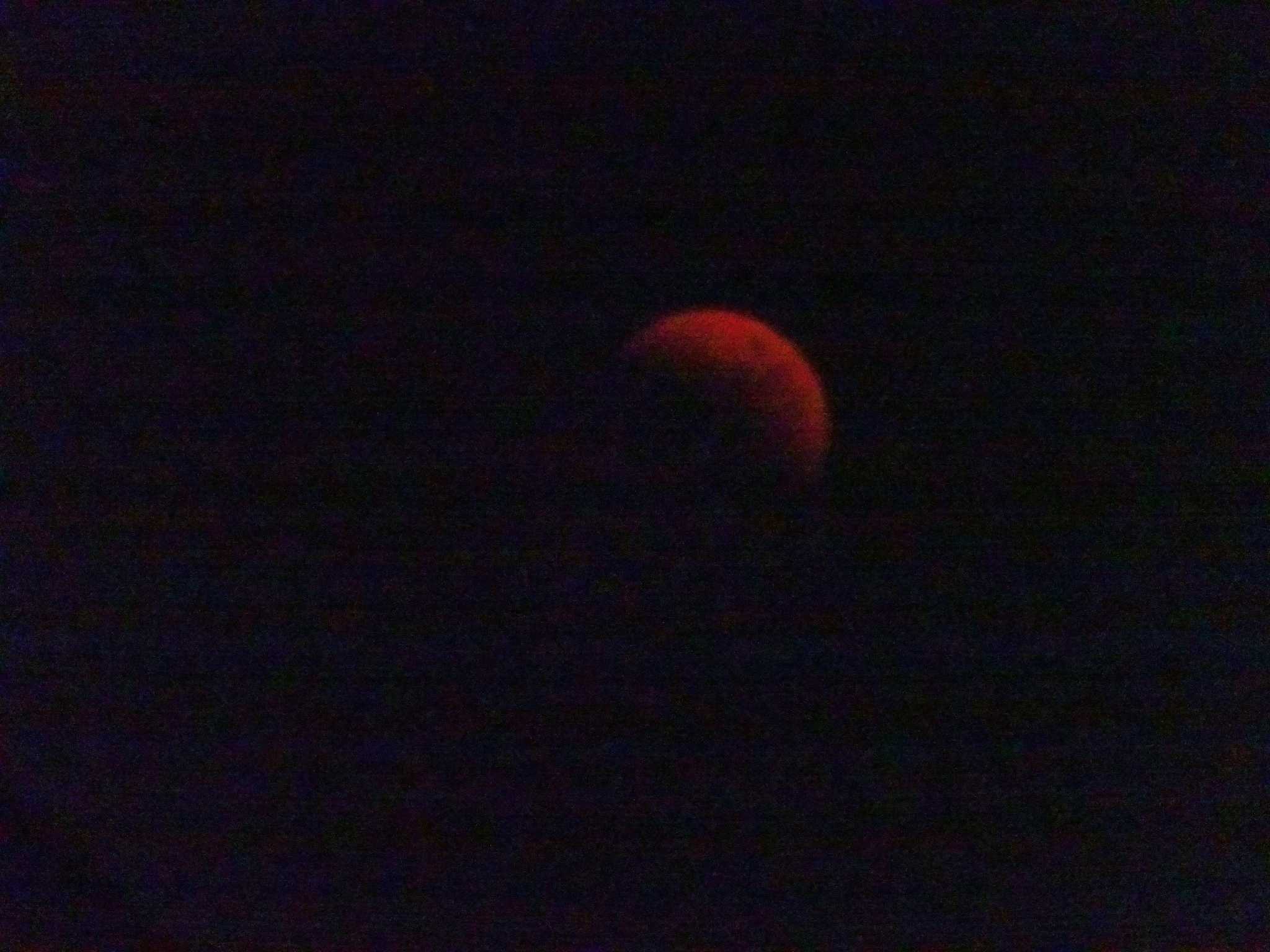 红彤彤月亮爬上来!壹点情报员带你看月全食!唯美又浪漫休闲区蓝鸢梦想 - Www.slyday.coM 红彤彤月亮爬上来!壹点情报员带你看月全食!唯美又浪漫休闲区蓝鸢梦想 - Www.slyday.coM