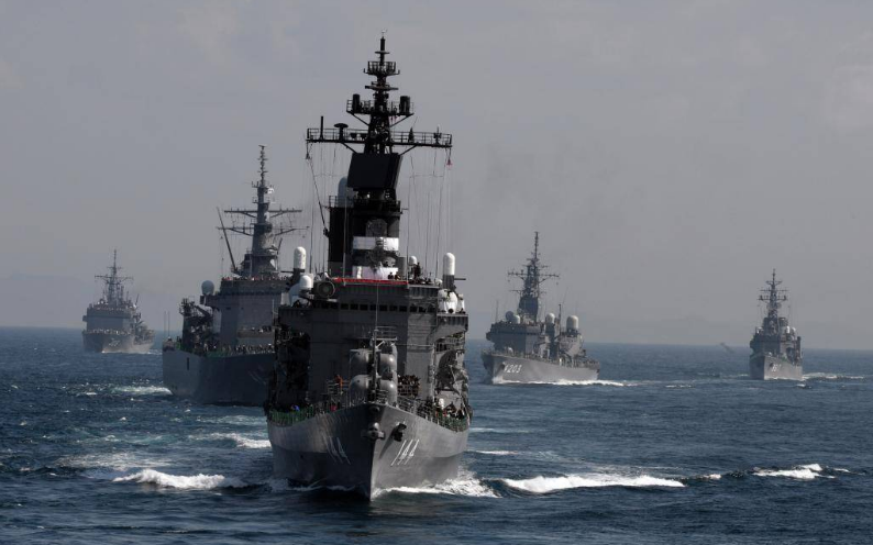 ▲2015年10月，日本海上自卫队舰只编队正在航行。图/新华社