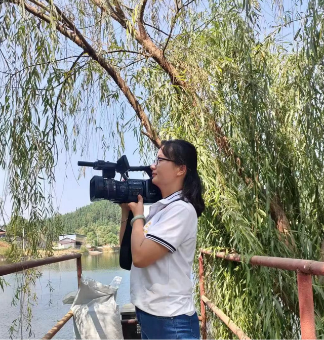 贯彻党的二十大精神丨第23个记者节,辰溪融媒用新的“打开方式”汲取奋进力量休闲区蓝鸢梦想 - Www.slyday.coM 贯彻党的二十大精神丨第23个记者节,辰溪融媒用新的“打开方式”汲取奋进力量休闲区蓝鸢梦想 - Www.slyday.coM