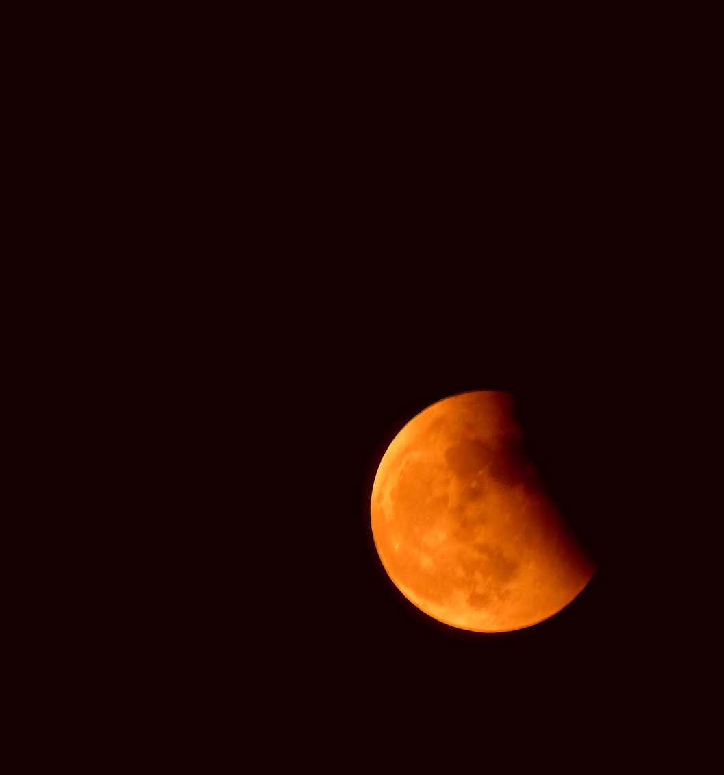 红彤彤月亮爬上来!壹点情报员带你看月全食!唯美又浪漫休闲区蓝鸢梦想 - Www.slyday.coM 红彤彤月亮爬上来!壹点情报员带你看月全食!唯美又浪漫休闲区蓝鸢梦想 - Www.slyday.coM