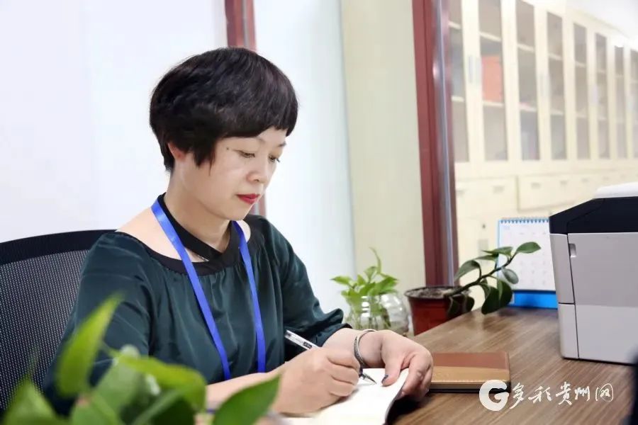 记者讲述:时间的礼物!今天记者节,一起了解他们笔尖镜头下的故事→休闲区蓝鸢梦想 - Www.slyday.coM 记者讲述:时间的礼物!今天记者节,一起了解他们笔尖镜头下的故事→休闲区蓝鸢梦想 - Www.slyday.coM