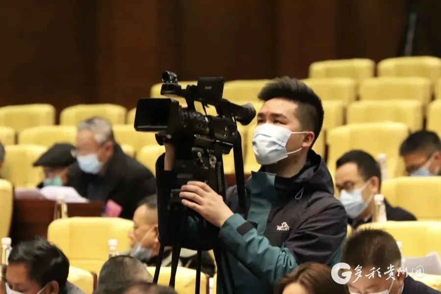 记者讲述:时间的礼物!今天记者节,一起了解他们笔尖镜头下的故事→休闲区蓝鸢梦想 - Www.slyday.coM 记者讲述:时间的礼物!今天记者节,一起了解他们笔尖镜头下的故事→休闲区蓝鸢梦想 - Www.slyday.coM