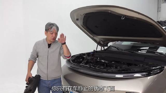 这辆理想L9的前后防撞梁均采用铝合金材质……