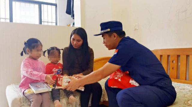 好险!家中失火,南宁4岁女孩上演“教科书式”自救休闲区蓝鸢梦想 - Www.slyday.coM 好险!家中失火,南宁4岁女孩上演“教科书式”自救休闲区蓝鸢梦想 - Www.slyday.coM