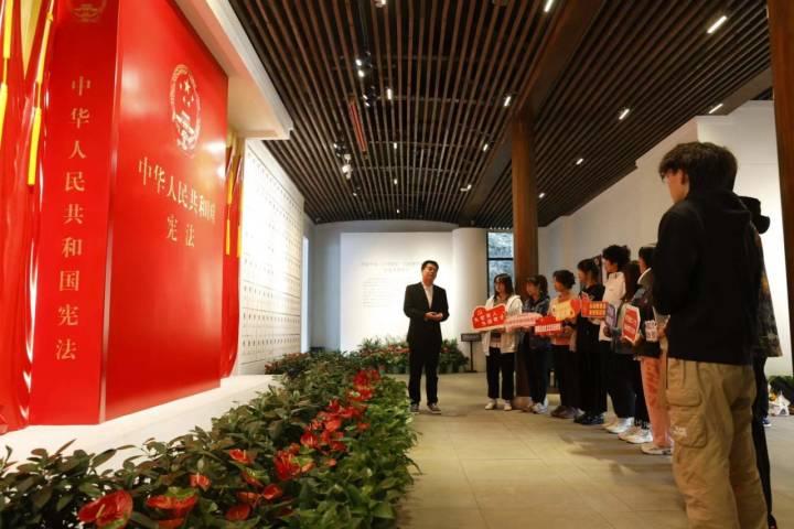 让课堂流动起来,生动起来!中国计量大学“行走的思政课”开课了休闲区蓝鸢梦想 - Www.slyday.coM 让课堂流动起来,生动起来!中国计量大学“行走的思政课”开课了休闲区蓝鸢梦想 - Www.slyday.coM