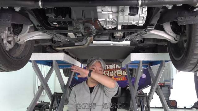 这辆理想L9的底盘比以往有了很大的进步……