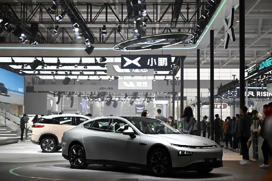 国产新能源汽车缘何跑出“加速度”？