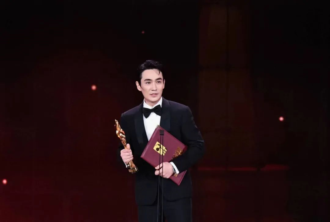 《长津湖》获金鸡奖最佳故事片,朱一龙奚美娟分获最佳男女主角奖!休闲区蓝鸢梦想 - Www.slyday.coM 《长津湖》获金鸡奖最佳故事片,朱一龙奚美娟分获最佳男女主角奖!休闲区蓝鸢梦想 - Www.slyday.coM