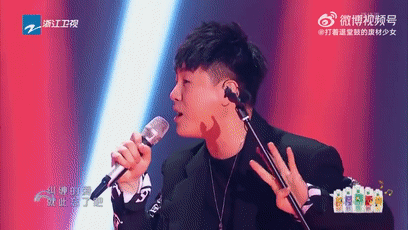 为什么歌手在舞台上总扔麦架?休闲区蓝鸢梦想 - Www.slyday.coM 为什么歌手在舞台上总扔麦架?休闲区蓝鸢梦想 - Www.slyday.coM