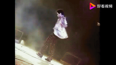 为什么歌手在舞台上总扔麦架?休闲区蓝鸢梦想 - Www.slyday.coM 为什么歌手在舞台上总扔麦架?休闲区蓝鸢梦想 - Www.slyday.coM