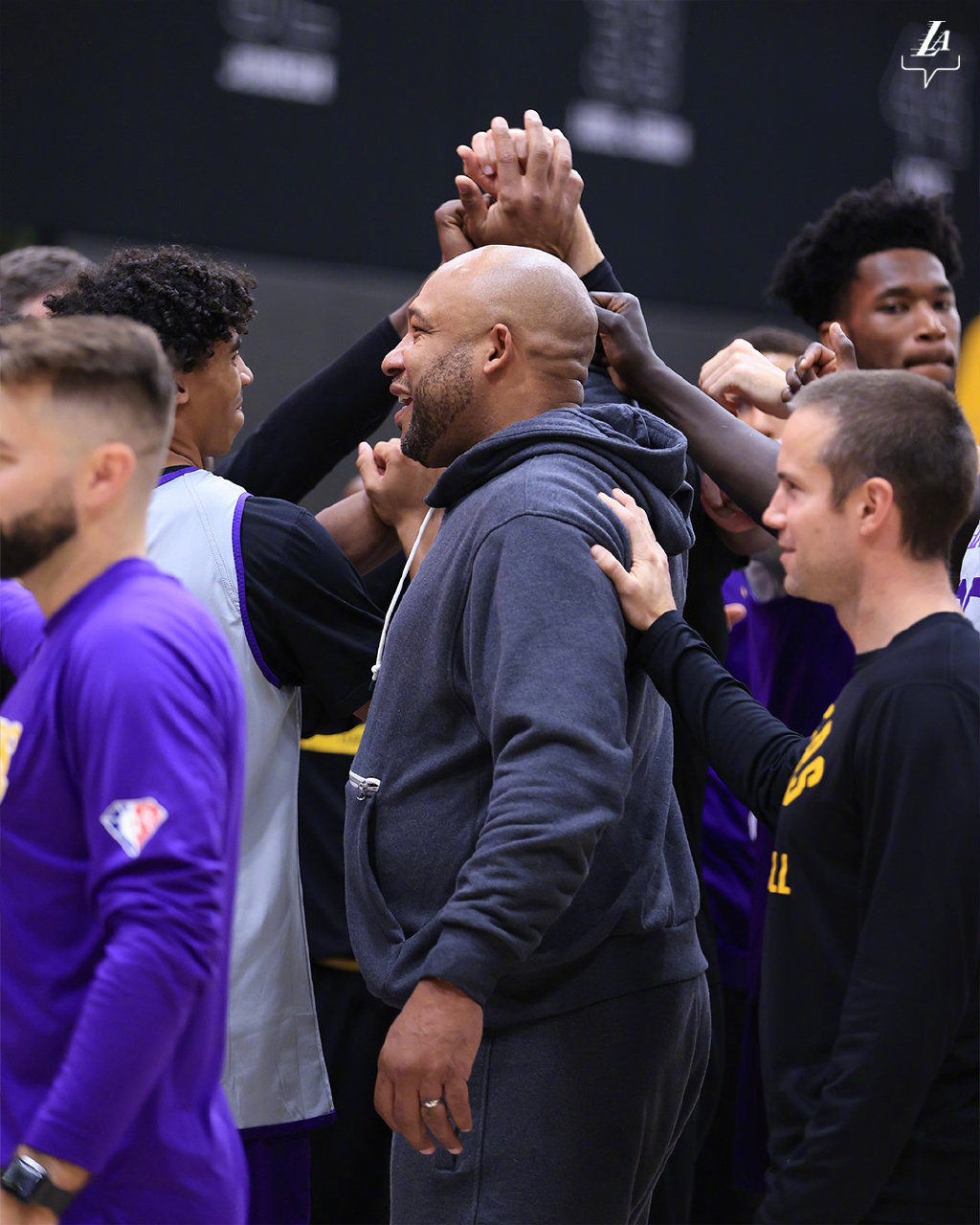 锁定湖人NBA直播见证詹姆斯与浓眉联手冲击季后赛关键战役