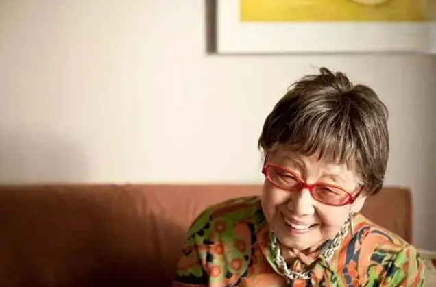 71岁上班,86岁恋爱,102岁获奖,忙到没有时间去死的女人,再见了休闲区蓝鸢梦想 - Www.slyday.coM 71岁上班,86岁恋爱,102岁获奖,忙到没有时间去死的女人,再见了休闲区蓝鸢梦想 - Www.slyday.coM