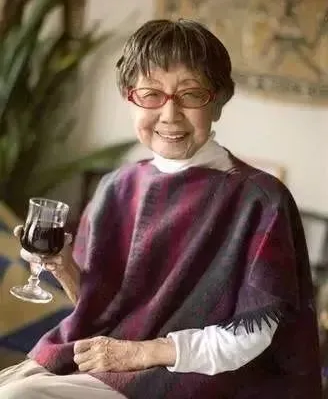 71岁上班,86岁恋爱,102岁获奖,忙到没有时间去死的女人,再见了休闲区蓝鸢梦想 - Www.slyday.coM 71岁上班,86岁恋爱,102岁获奖,忙到没有时间去死的女人,再见了休闲区蓝鸢梦想 - Www.slyday.coM