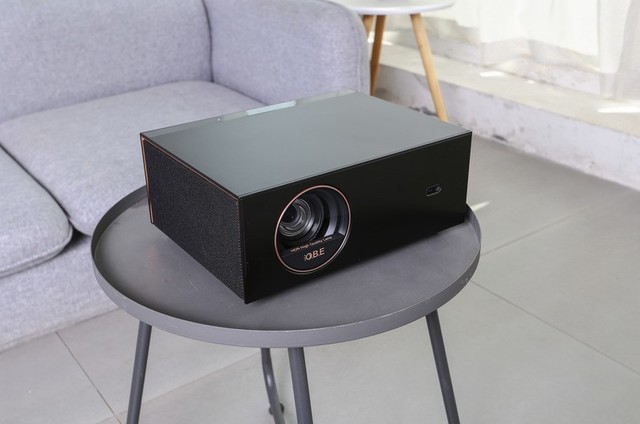 2022世界杯流行在家体验沉浸式看球赛，家用智能投影受追捧