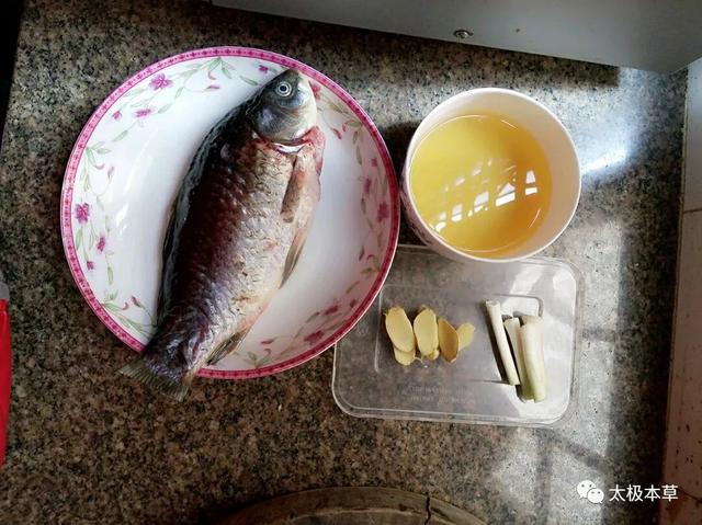 一条鲫鱼,15种吃法,有健脾和胃,通血脉等18种作用休闲区蓝鸢梦想 - Www.slyday.coM 一条鲫鱼,15种吃法,有健脾和胃,通血脉等18种作用休闲区蓝鸢梦想 - Www.slyday.coM