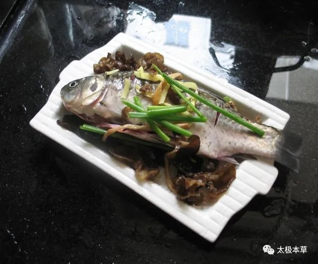 一条鲫鱼,15种吃法,有健脾和胃,通血脉等18种作用休闲区蓝鸢梦想 - Www.slyday.coM 一条鲫鱼,15种吃法,有健脾和胃,通血脉等18种作用休闲区蓝鸢梦想 - Www.slyday.coM