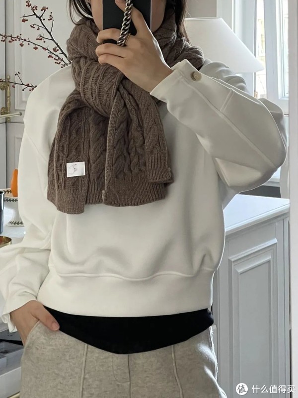 极简风穿搭为何经久不衰 黑色衣服穿搭技巧