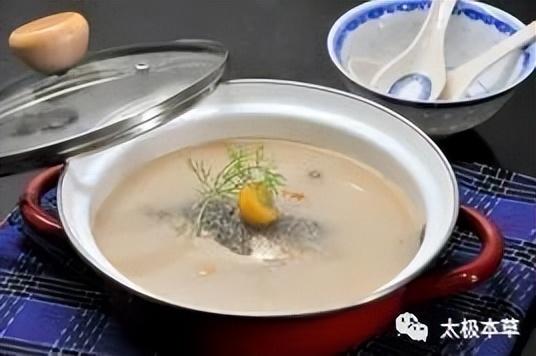 一条鲫鱼,15种吃法,有健脾和胃,通血脉等18种作用休闲区蓝鸢梦想 - Www.slyday.coM 一条鲫鱼,15种吃法,有健脾和胃,通血脉等18种作用休闲区蓝鸢梦想 - Www.slyday.coM