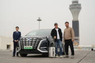 睡得舒服能办公 腾势D9比BBA还好用？| 吴佩频道