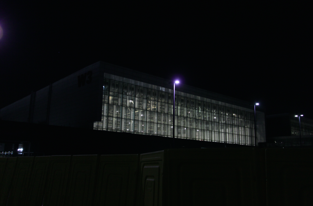 夜色下的北京市新國展方艙醫院W3艙室