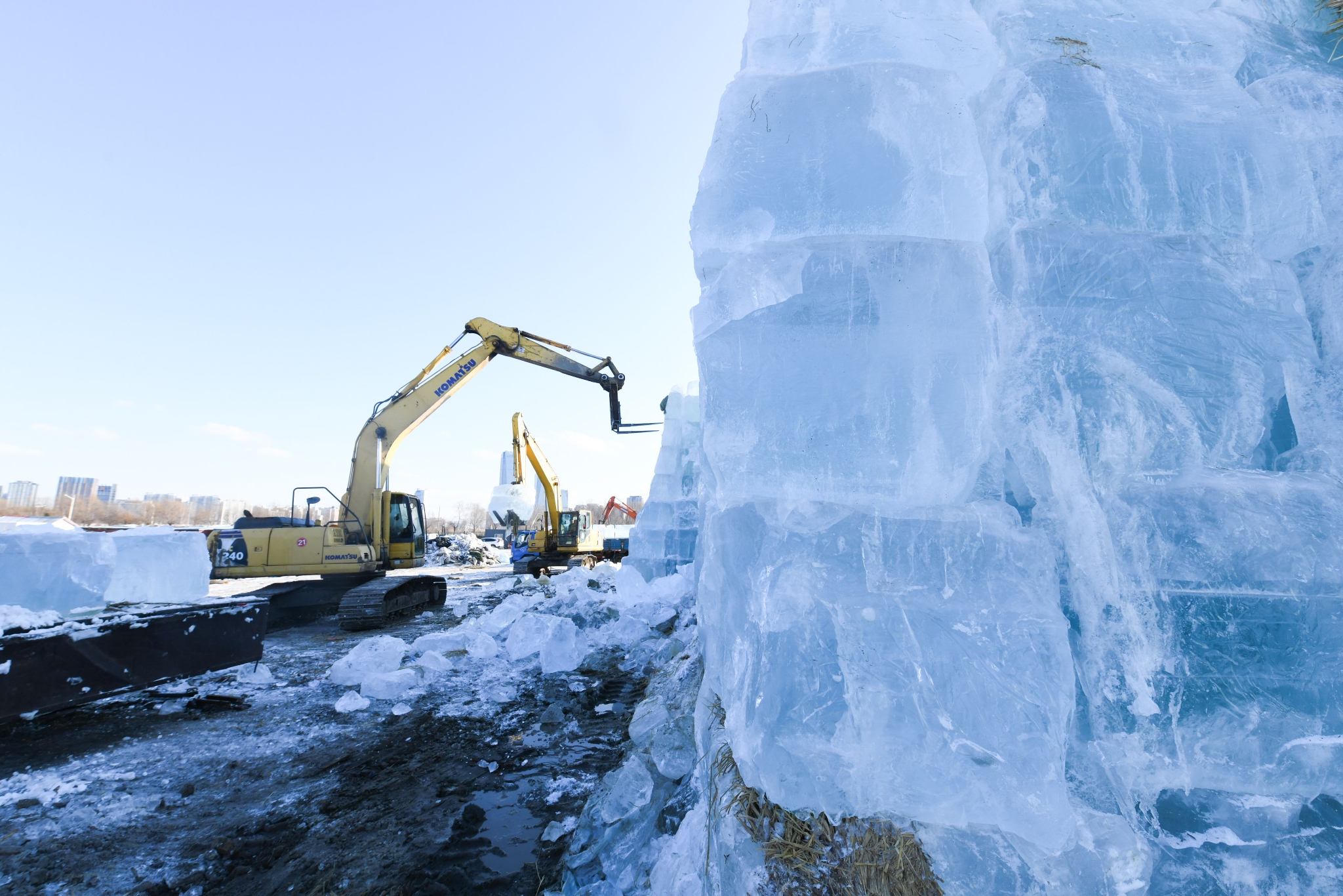 哈尔滨冰雪大世界:4万立方米存冰陆续投用