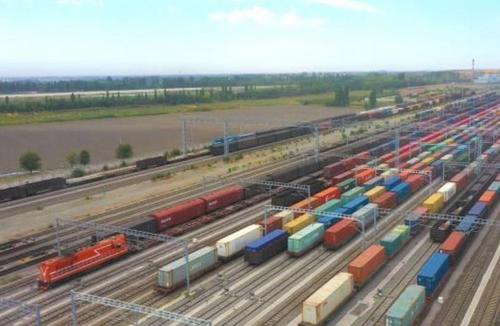 新疆铁路货运提前35天超过去年全年运量