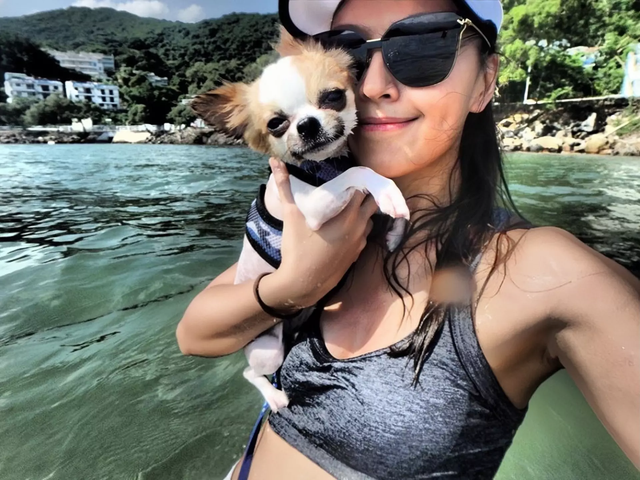 香港知名星二代庆祝恋爱九周年!新婚妻子颜值高,还是选美冠军