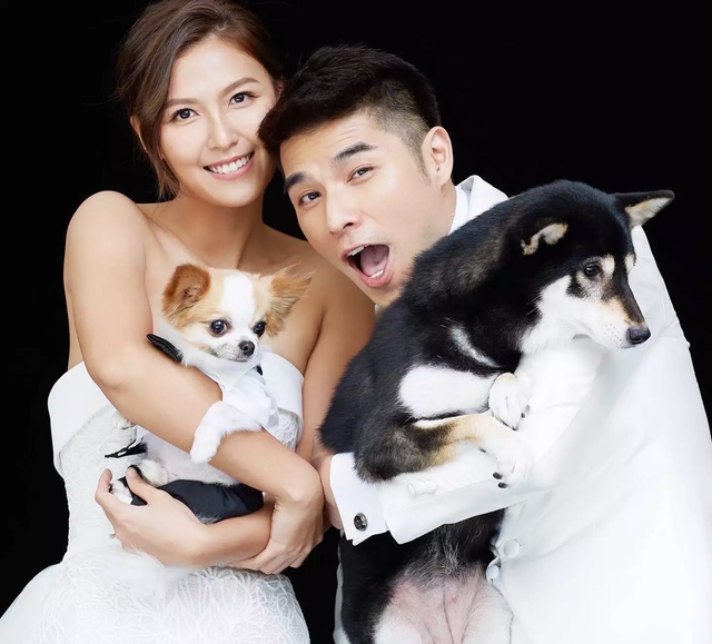 香港知名星二代庆祝恋爱九周年!新婚妻子颜值高,还是选美冠军