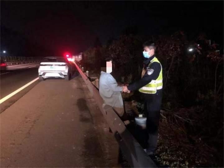 杭州女子吵架后负气开车出走,丈夫急忙求助高速交警