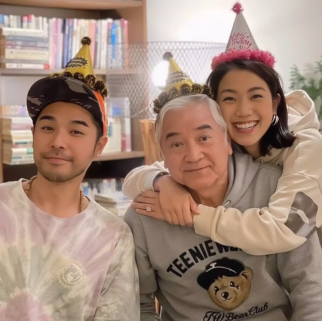 香港知名星二代庆祝恋爱九周年!新婚妻子颜值高,还是选美冠军