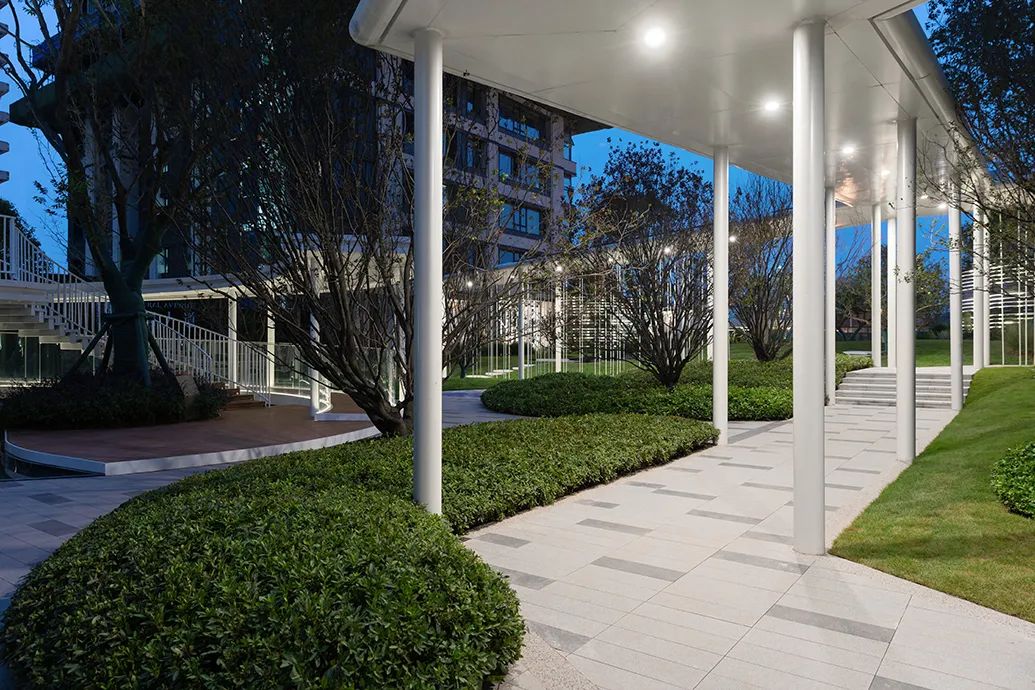 现在的豪宅都太卷了!休闲区蓝鸢梦想 - Www.slyday.coM 现在的豪宅都太卷了!休闲区蓝鸢梦想 - Www.slyday.coM