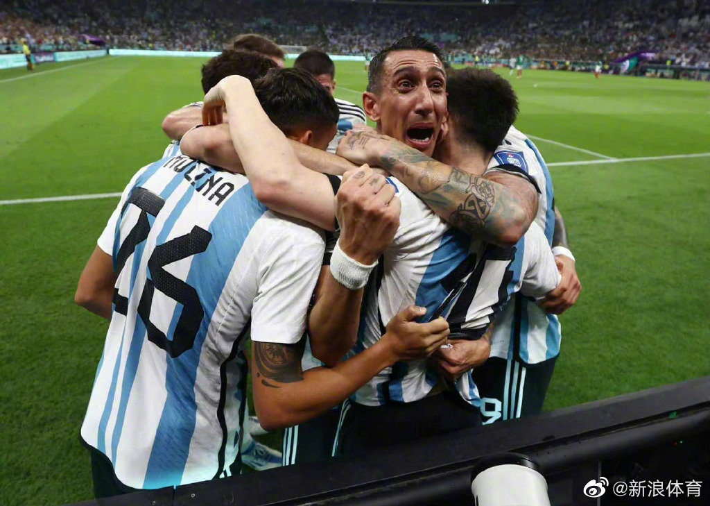 阿根廷跟队记者Gaston Edul在社交媒体说：迪马利亚将不会在对阵<a href=